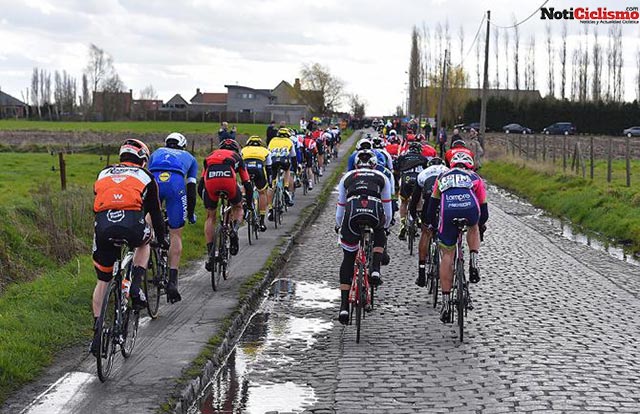 Comisarios del Tour de Flandes dispuestos a descalificar a los ciclistas que transiten las aceras