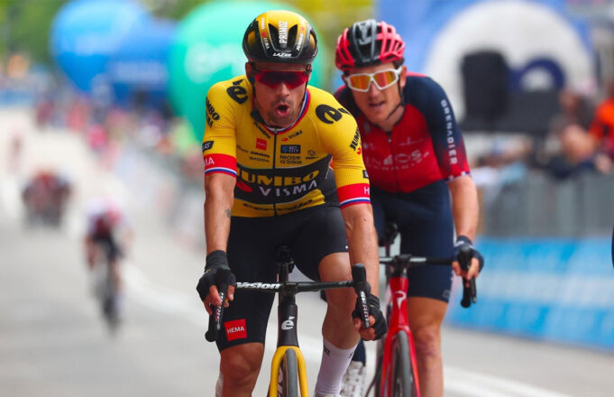 Primoz Roglic (Jumbo-Visma) y Geraint Thomas (Ineso Grenadiers)